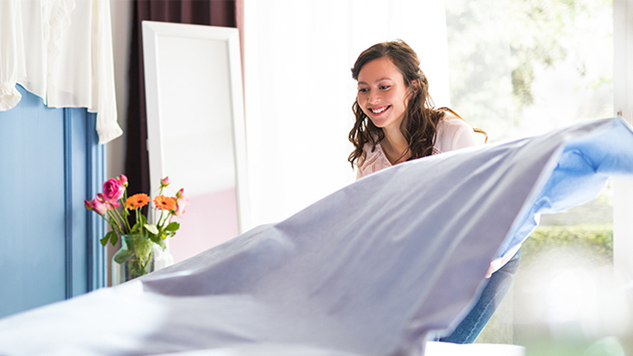 B&uuml;geln und Bettlaken falten: So geht's