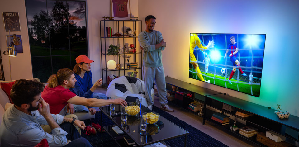 Regardez les matchs avec la t&eacute;l&eacute;vision Ambilight de grande qualit&eacute;
